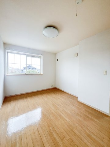 アース・カラーの洋室