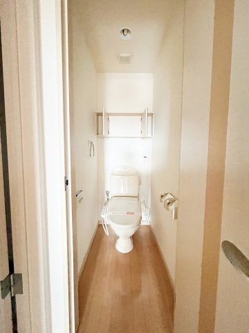 アース・カラーのトイレ