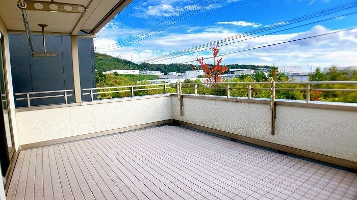 広島市佐伯区石内北１丁目　中古一戸建てのバルコニー