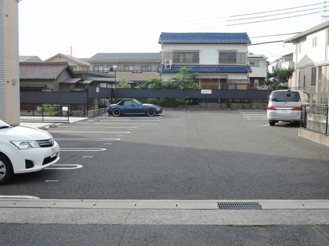 ガーデニングヒルズ神の倉Ⅱの駐車場