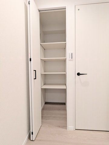 ライオンズマンション東向島第2の収納|～トイレ横の収納写真～