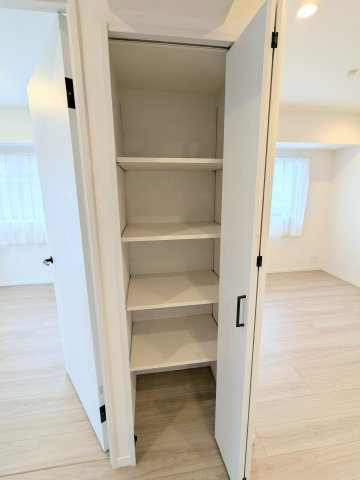 ライオンズマンション東向島第2の収納|～リビング内の収納写真～