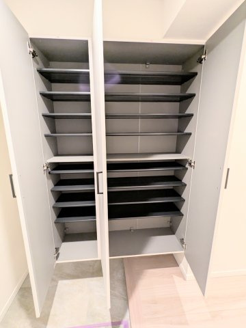 ライオンズマンション東向島第2の玄関|～収納付き玄関写真～