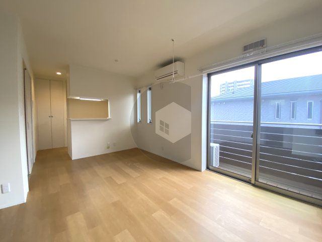 プレセアコート花園 A棟の居間・リビング