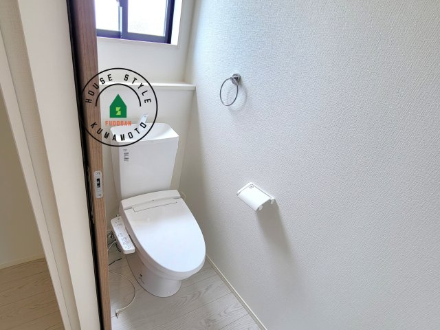 熊本市中央区帯山9丁目第1₋1棟(1号棟)の内観：施工例|温水洗浄便座を完備しております。2ヶ所にトイレがあるのは朝の慌ただしい時間も安心です。