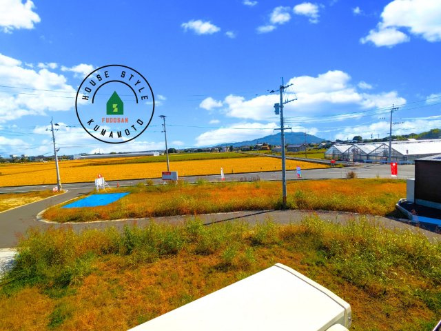 熊本市中央区帯山9丁目第1₋1棟(1号棟)の展望|窓から緑が見える物件も魅力的です。