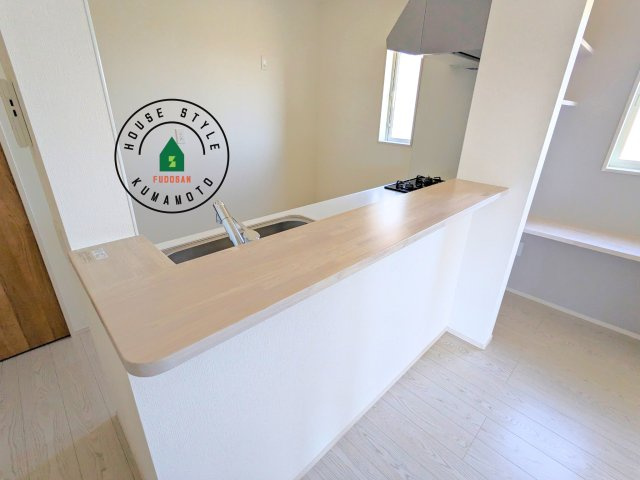 熊本市中央区帯山9丁目第1₋1棟(1号棟)の内観：施工例|キッチンから立ち込める香りが今日の料理を期待させます。