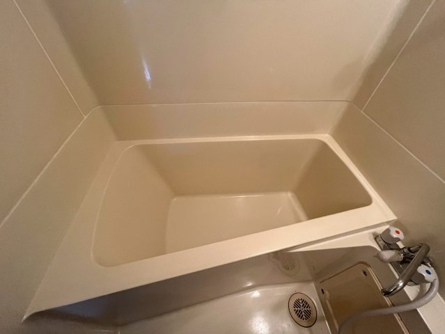 第2宝旭ハイツの浴室|日々の疲れを癒すお風呂付です