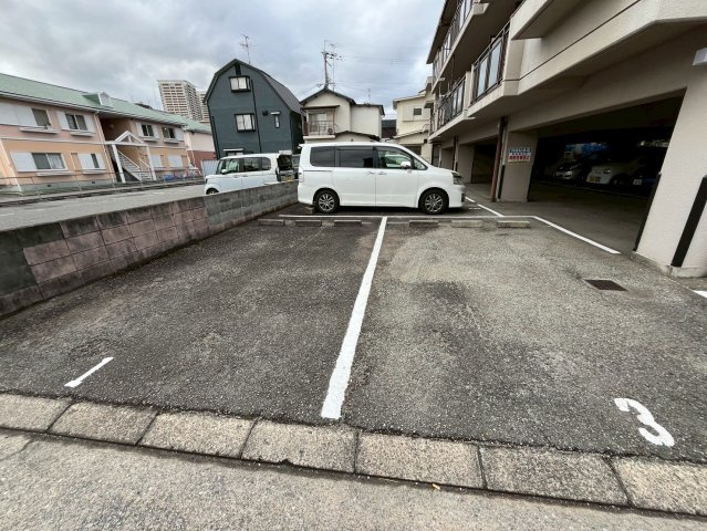 第2宝旭ハイツの駐車場|駐車スペースもあります