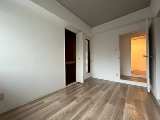 第2宝旭ハイツの洋室