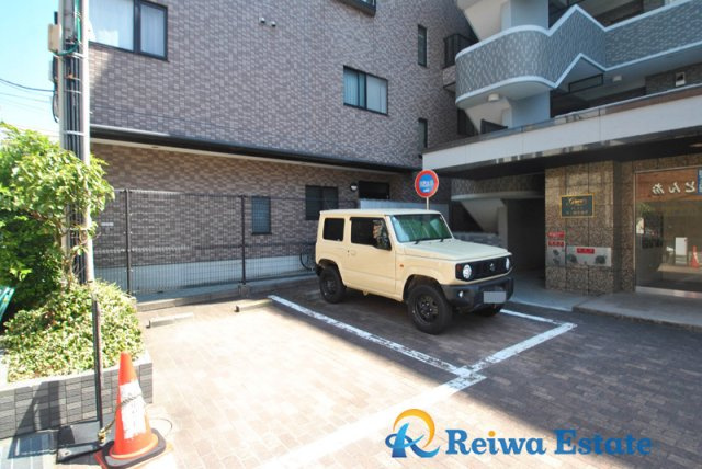 グレイス茅ヶ崎中海岸の駐車場