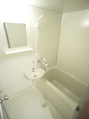 【浴室】 | メゾン・ド・ポワソン | 追い焚き機能付きで、お風呂を沸かすのもワンタッチです♪