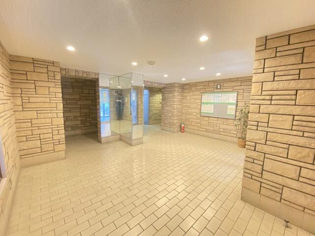 モンシェール新小岩のエントランス