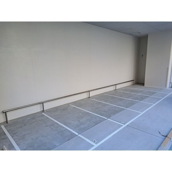 スプランディッド十三本町の駐車場