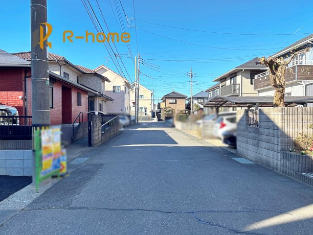 龍ケ崎市松ケ丘第6　新築戸建て　1号棟の前面道路含む現地写真|『今から見たい！』大歓迎です♪
お気軽にＲ－ｈomeまでお問い合わせください。