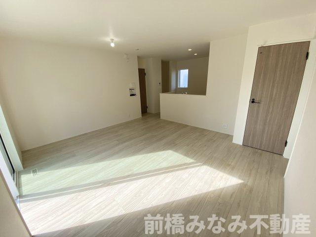 高崎市江木町23-1期　５号棟(全３棟)　リナージュ　新築建売分譲の居間・リビング|ゆったり過ごせるリビングです