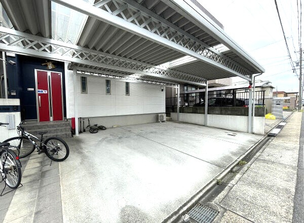 港区知多二丁目戸建の駐車場