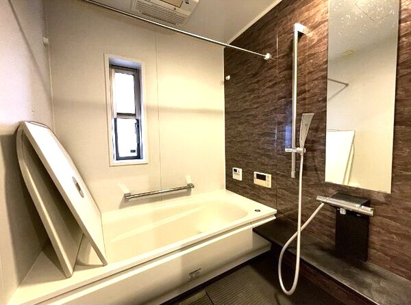 港区知多二丁目戸建の浴室