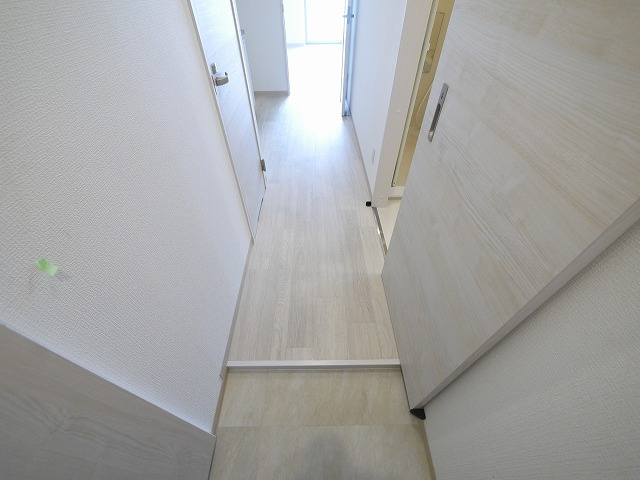 T・Kビル西大寺　NORTHの玄関|収納もある玄関です