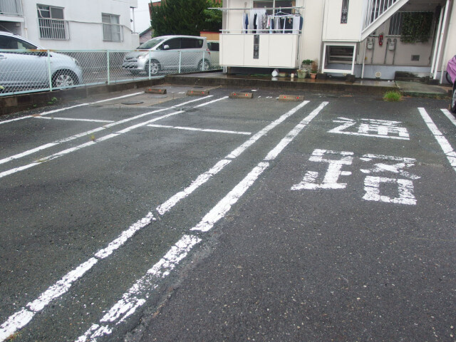 エル明大寺の駐車場