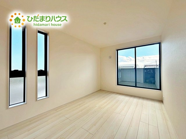 【洋室】 | 那珂市瓜連4期　新築戸建　 | 二面採光の設計で明るい時間帯は陽が入り、リラックス出来るお部屋となっています。