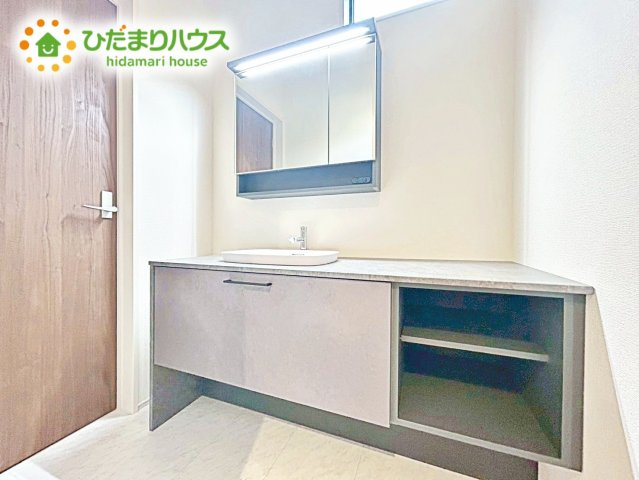 【洗面所】 | 那珂市瓜連4期　新築戸建　 | ゆったりとした洗面所には物入れを完備！タオルや洗剤をしまえます(^^)/