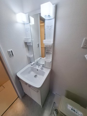 西宮市今津山中町の賃貸マンションの洗面所|反転タイプ