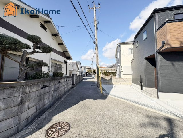 神戸市西区持子1丁目3期　新築戸建の前面道路含む現地写真|【ホームページに現地動画掲載中】●年中無休：当日予約可●前面道路は南側・西側約４m！の角地です！