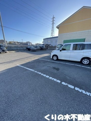 【駐車場】 | フォレストB棟 | 駐車場に車を止められます