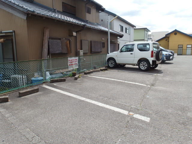 第二ナルセの駐車場