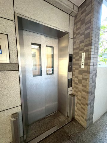 ◆令和７年５月リフォーム完了◆収納豊富な３ＬＤＫ住戸◆南面バルコニー付き◆グラン・コート北宇治２のその他共用部分|エレベーター