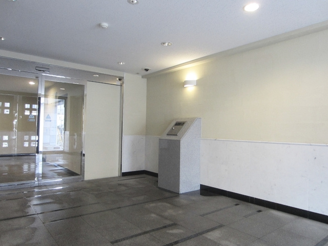 ARTESSIMO LINK FIOREのセキュリティ|オートロックの広々エントランス！