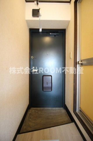 ロワイヤルヒルズ都城の玄関|明るい玄関です