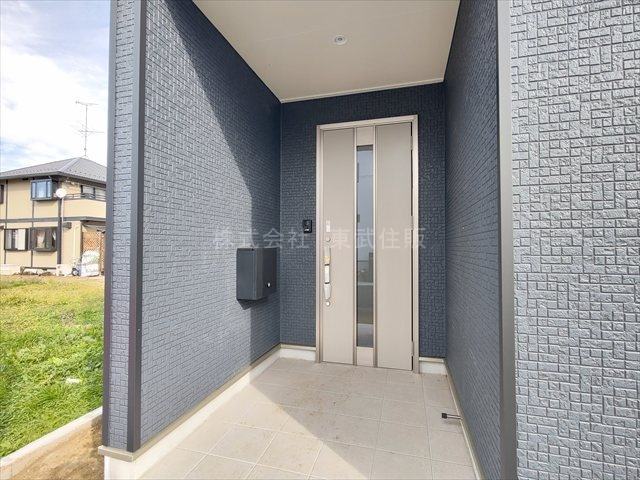 【玄関】 | 吉見町東野第２１　全１棟 | ゆったりとした玄関です