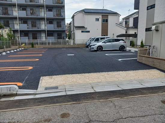 川口市末広３丁目のアパートの駐車場