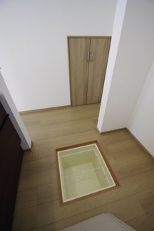 【その他】 | 【仲介手数料無料！！】府中市日新町3丁目　新築戸建て（全9棟）D号棟　5250万円 | 床下収納