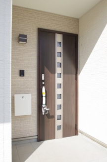 【玄関】 | 【仲介手数料無料！！】府中市日新町3丁目　新築戸建て（全9棟）D号棟　5250万円