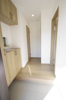 【玄関】 | 【仲介手数料無料！！】府中市日新町3丁目　新築戸建て（全9棟）D号棟　5250万円