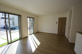 【居間・リビング】 | 【仲介手数料無料！！】府中市日新町3丁目　新築戸建て（全9棟）D号棟　5250万円