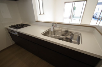 【キッチン】 | 【仲介手数料無料！！】府中市日新町3丁目　新築戸建て（全9棟）D号棟　5250万円