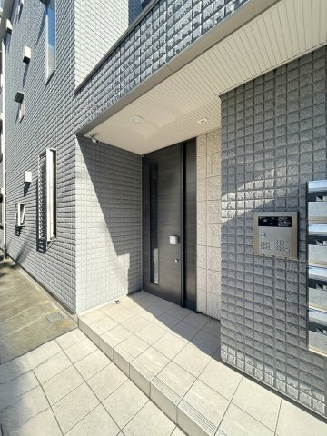 神宮前　泉ハイツのエントランス|防犯カメラ・オートロック