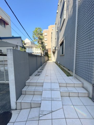 神宮前　泉ハイツのロビー