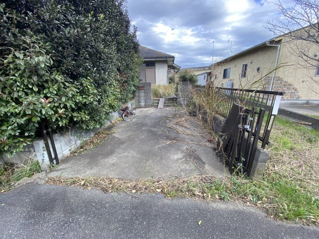 東金市台方1260中古戸建ての駐車場