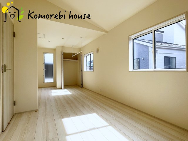上尾市瓦葺　2期　新築一戸建て　ブルーミングガーデン　01の寝室|使い勝手のいい寝室です