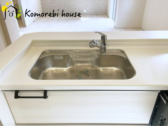 上尾市瓦葺　2期　新築一戸建て　ブルーミングガーデン　01のキッチン|キッチンでお料理をお楽しみください