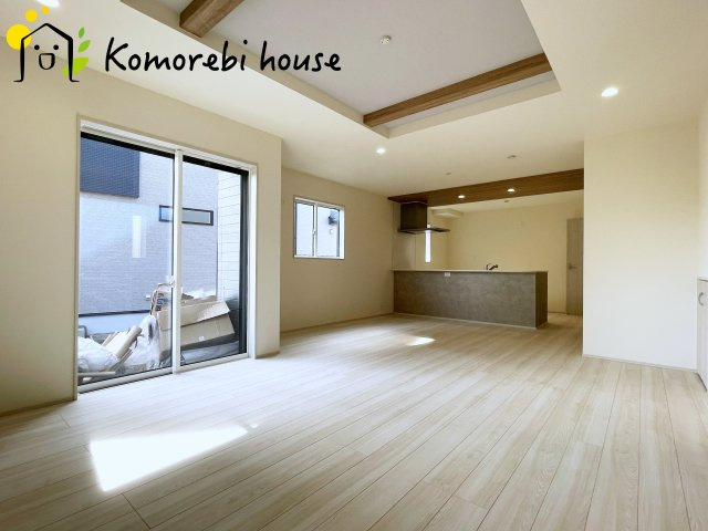 上尾市瓦葺　2期　新築一戸建て　ブルーミングガーデン　01の居間・リビング|ゆったりとしたリビングです