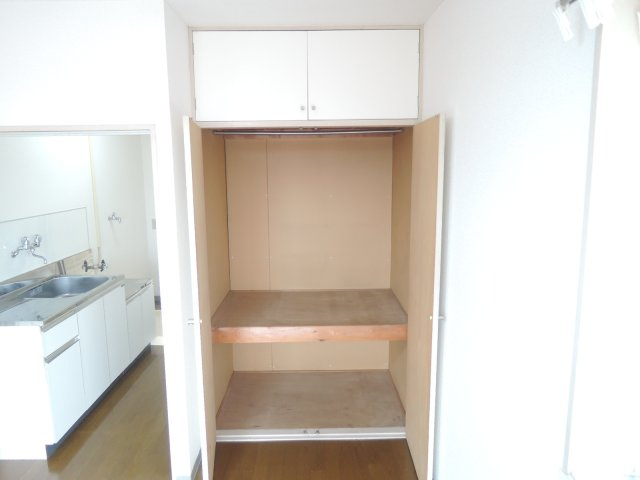 ドエル国立の収納|クローゼット※別部屋の写真です