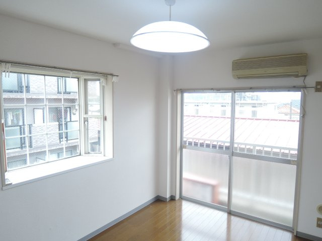 ドエル国立の洋室|※別部屋の写真です