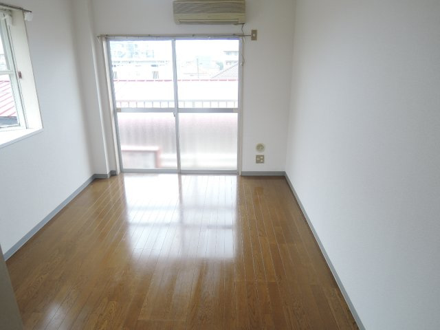 ドエル国立の洋室|※別部屋の写真です