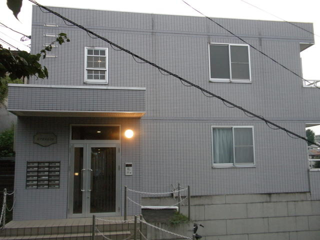 川崎市麻生区百合丘１丁目の賃貸マンションのエントランス